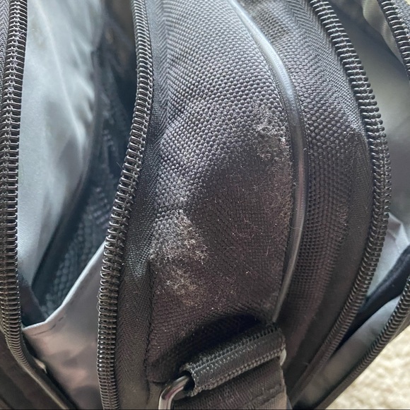 Wenger Brand Messenger Bag - Picture 5 of 7